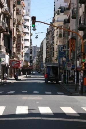 ...durch unglaublich leere Strassen.